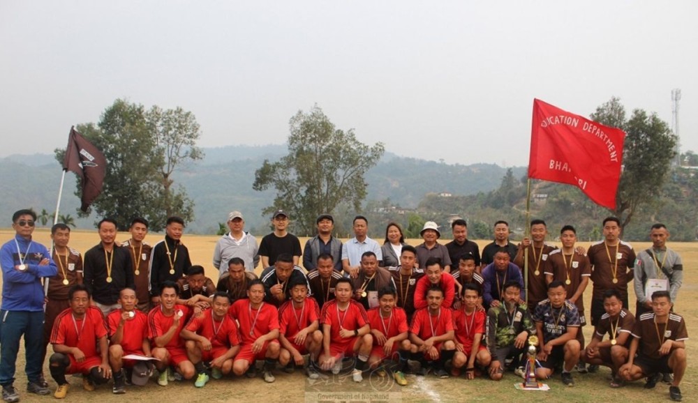 ADC Bhandari, Longasen Lotha with officials and champion team, 7th NAP Bhandari and the runners up team, Education department at Public Sports ground, Bhandari on March 12. (DIPR Photo)